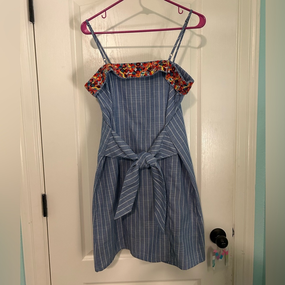 NWOT THML pinstrip denim dress with gorgeous floral embroidery and tie back - Picture 3 of 8
